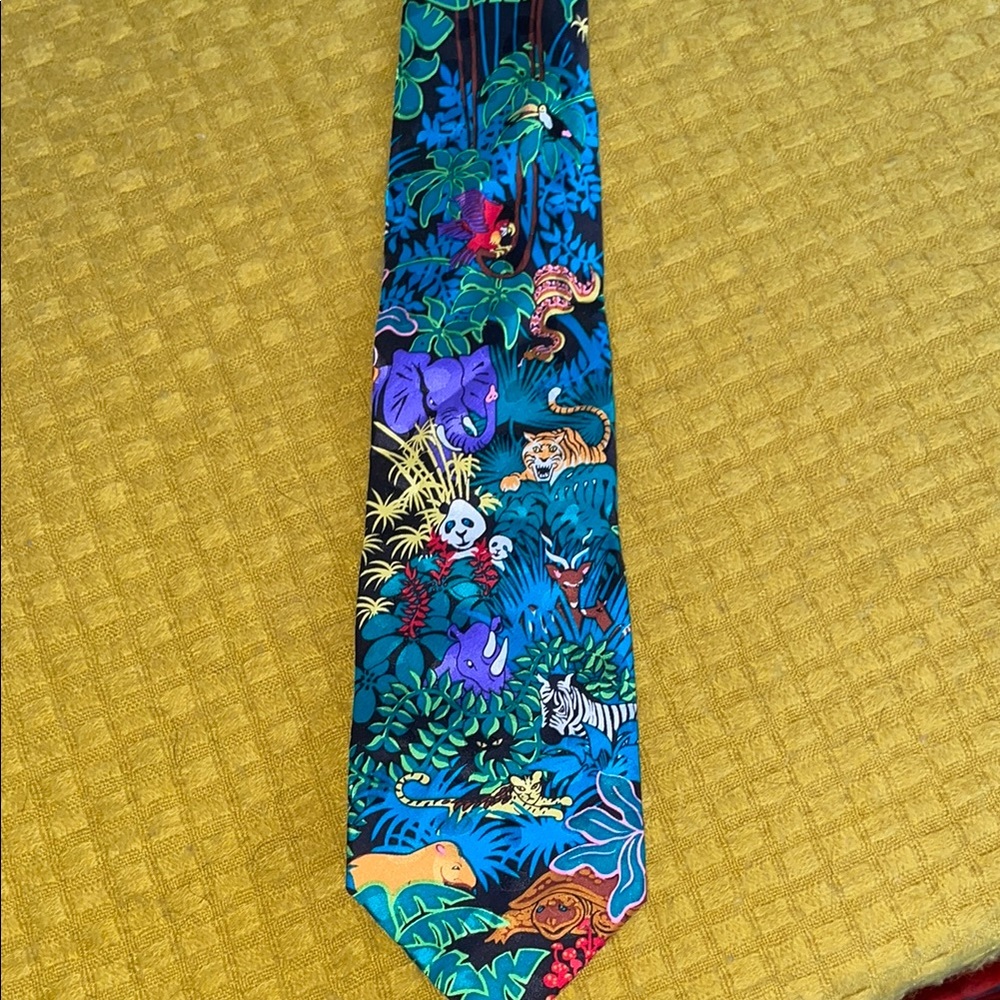 Fratelli Jungle 100% silk tie